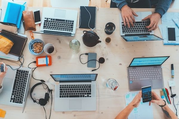Le monde de l'IT: Infrastructure, métiers et définition
